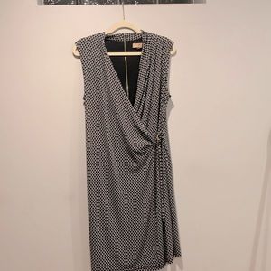 AnnTaylor. Size large  black white print sleeveless